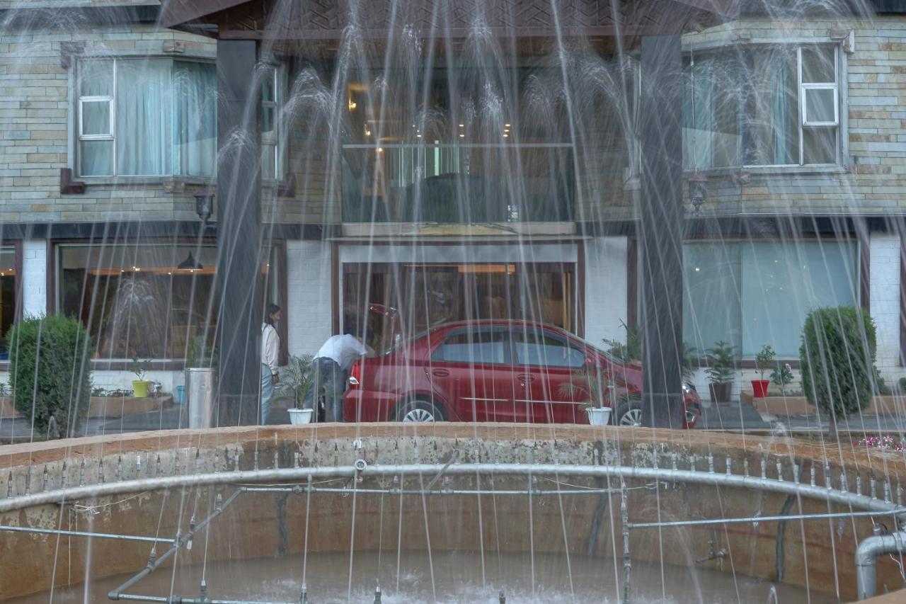 Hotel The Chinar Srinagar Exterior foto