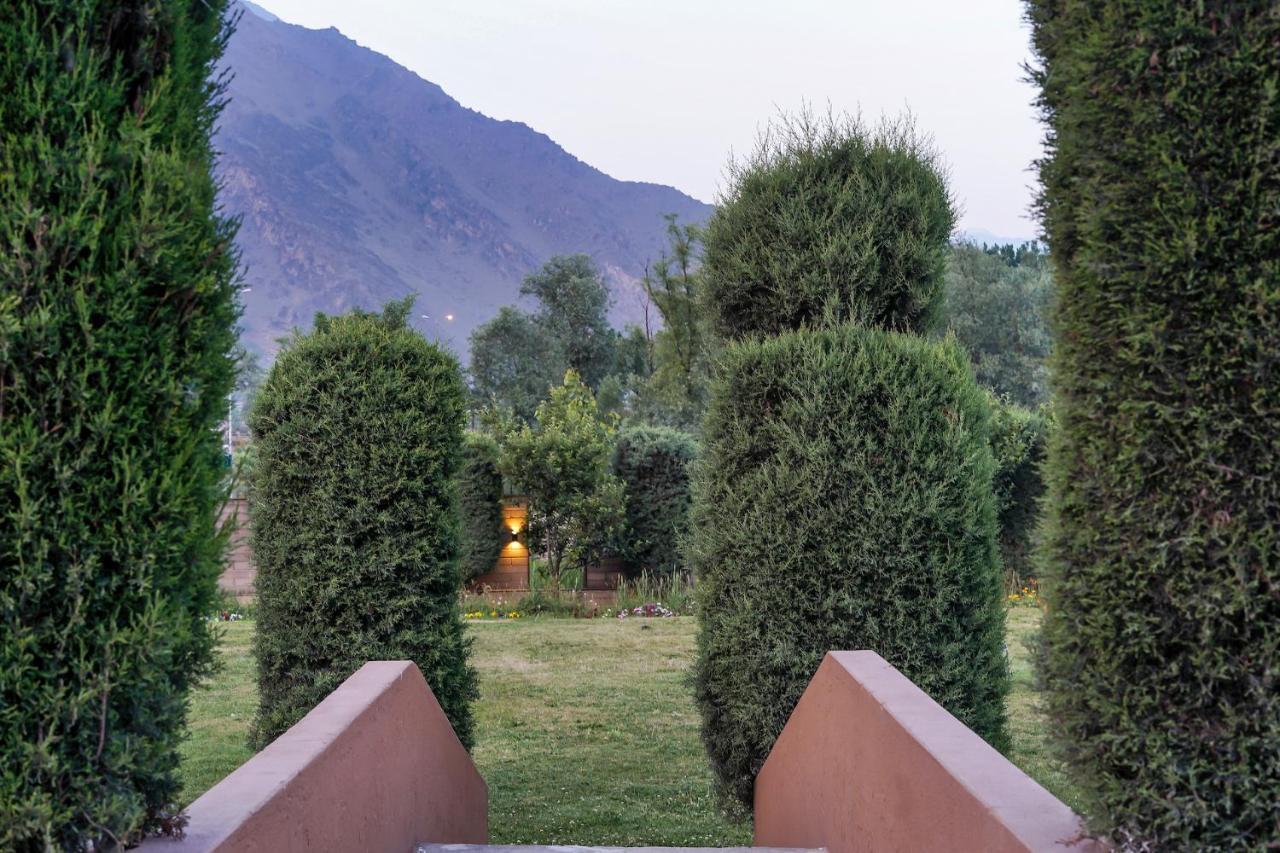 Hotel The Chinar Srinagar Exterior foto