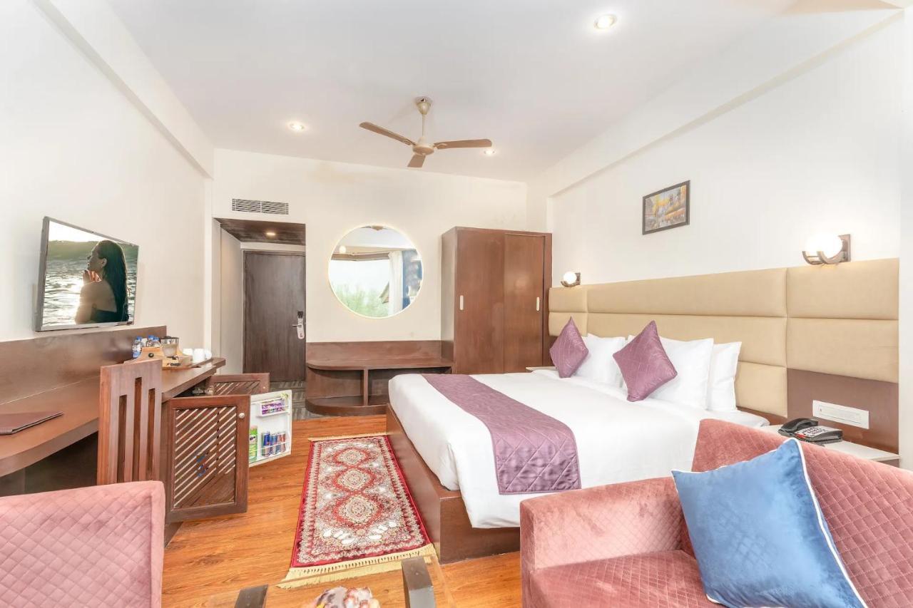Hotel The Chinar Srinagar Exterior foto