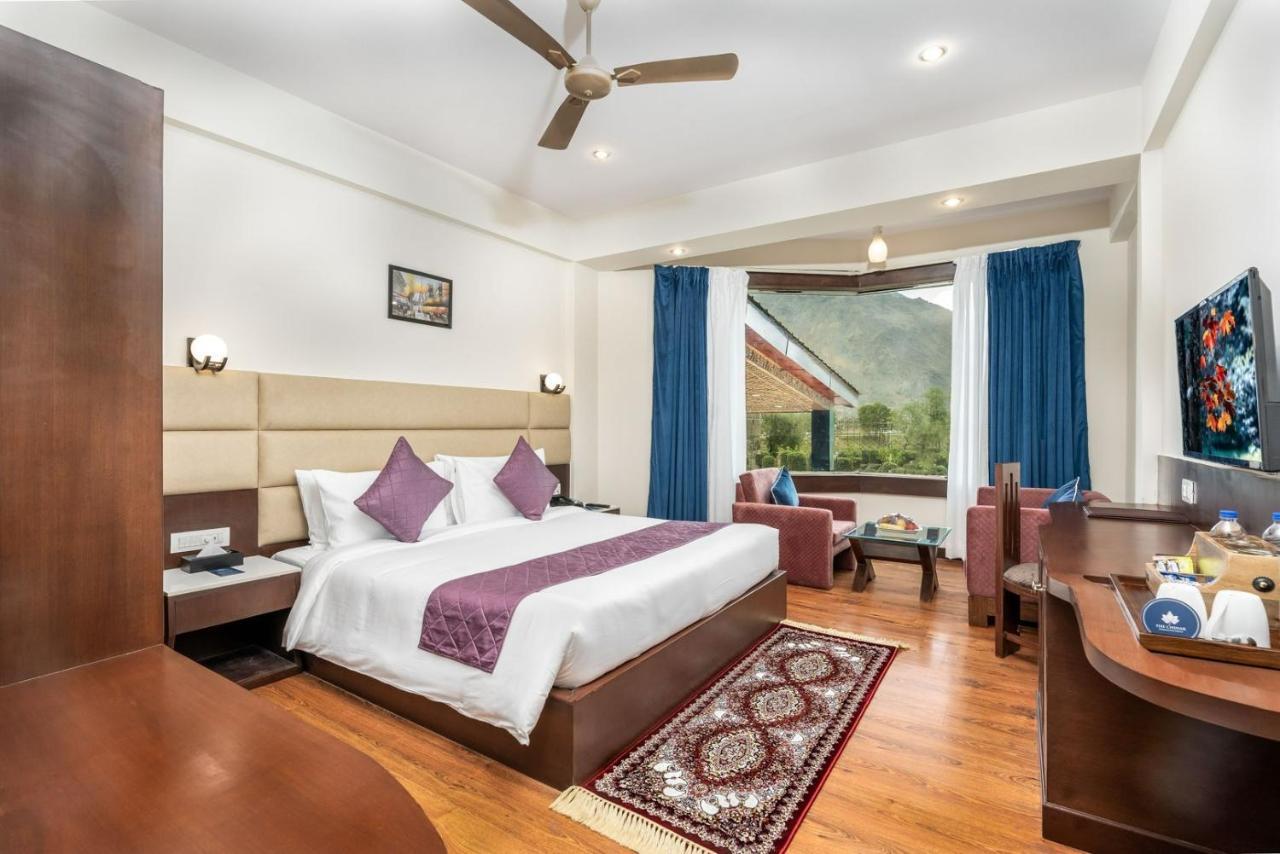 Hotel The Chinar Srinagar Exterior foto